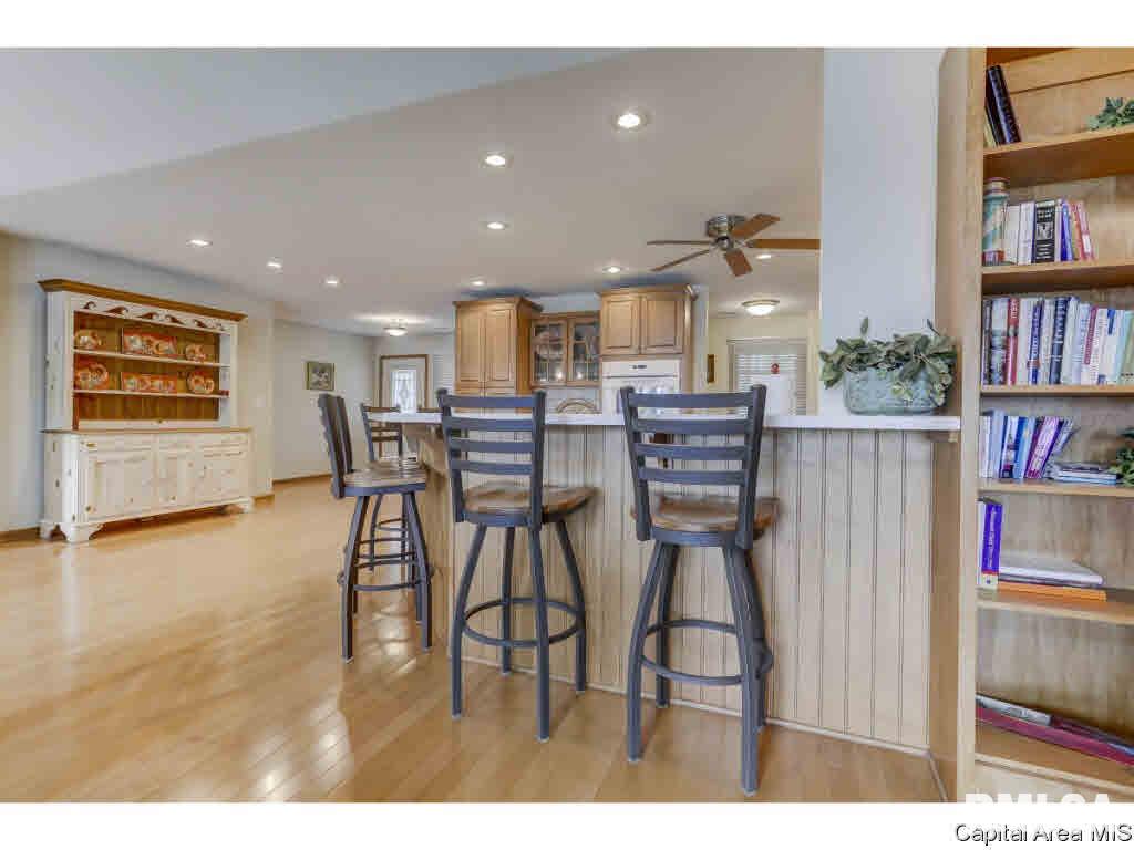 49 Oak Lane Springfield, IL 62712 - Photo 8 of 36 Gallery Image 8