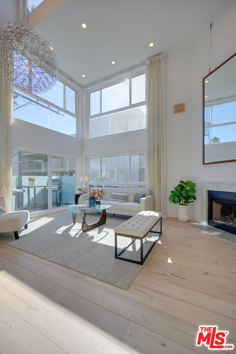 14 Reef Street, Unit 4 Marina del Rey, CA 90292 - Photo 1 of 34 Gallery Image 1