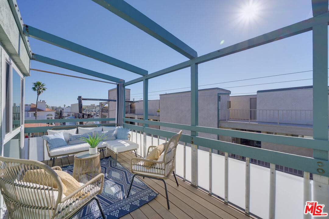 14 Reef Street, Unit 4 Marina del Rey, CA 90292 - Photo 16 of 34 Gallery Image 16