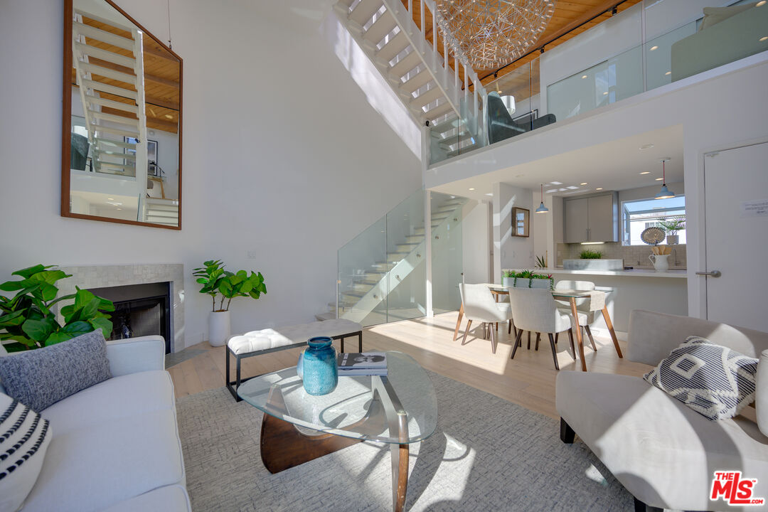 14 Reef Street, Unit 4 Marina del Rey, CA 90292 - Photo 2 of 34 Gallery Image 2
