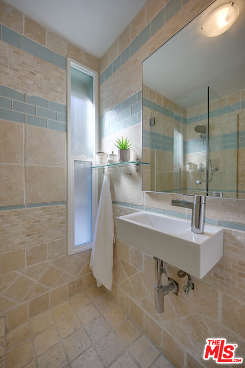 14 Reef Street, Unit 4 Marina del Rey, CA 90292 - Photo 27 of 34 Gallery Image 27