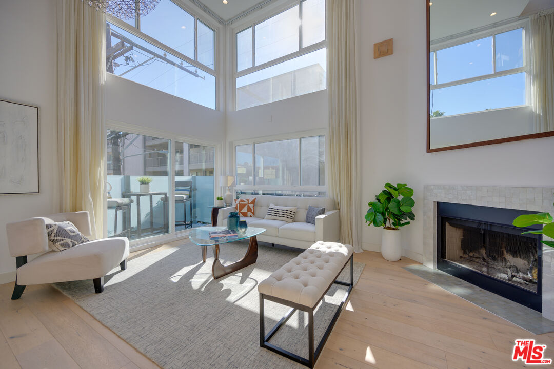 14 Reef Street, Unit 4 Marina del Rey, CA 90292 - Photo 3 of 34 Gallery Image 3