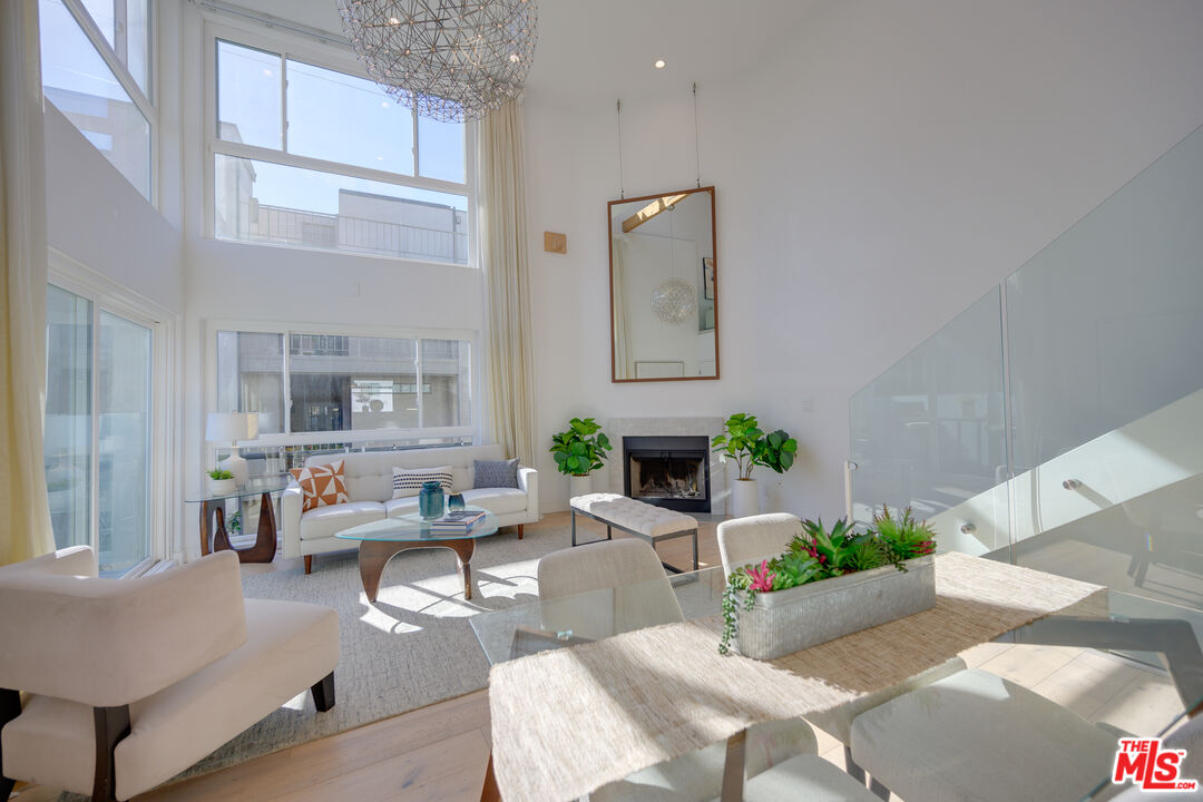 14 Reef Street, Unit 4 Marina del Rey, CA 90292 - Photo 4 of 34 Gallery Image 4