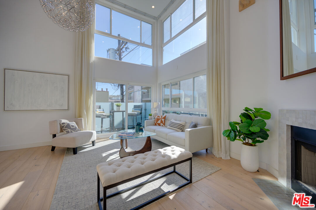 14 Reef Street, Unit 4 Marina del Rey, CA 90292 - Photo 6 of 34 Gallery Image 6