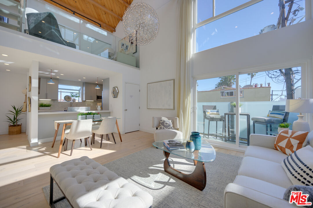 14 Reef Street, Unit 4 Marina del Rey, CA 90292 - Photo 7 of 34 Gallery Image 7