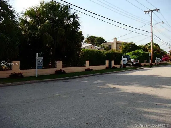 $2,500,000 | 9324 Abbott Avenue, Surfside, FL 33154