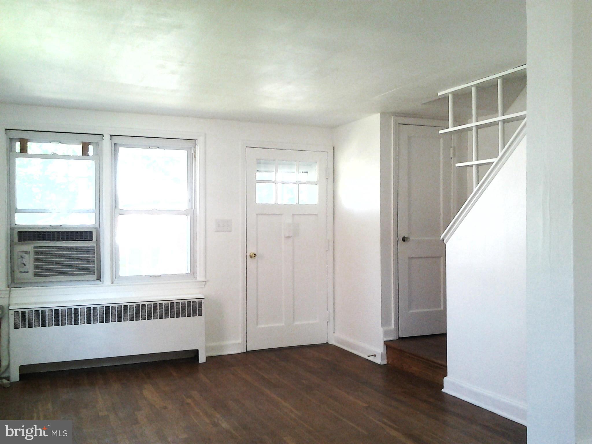 3731 Clarenell Road Baltimore, MD 21229 - Photo 4 of 18 Living Room