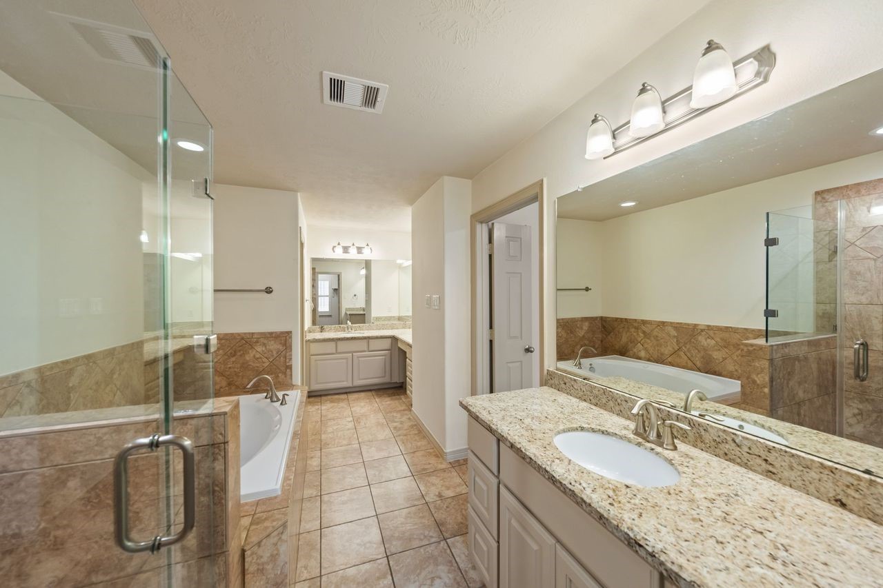 4018 Childress Street Houston, TX 77005 - Photo 15 of 20 Primary Bathroom