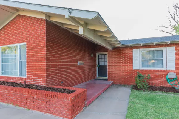 $158,750 | 2422 North Christine Street, Pampa, TX 79065