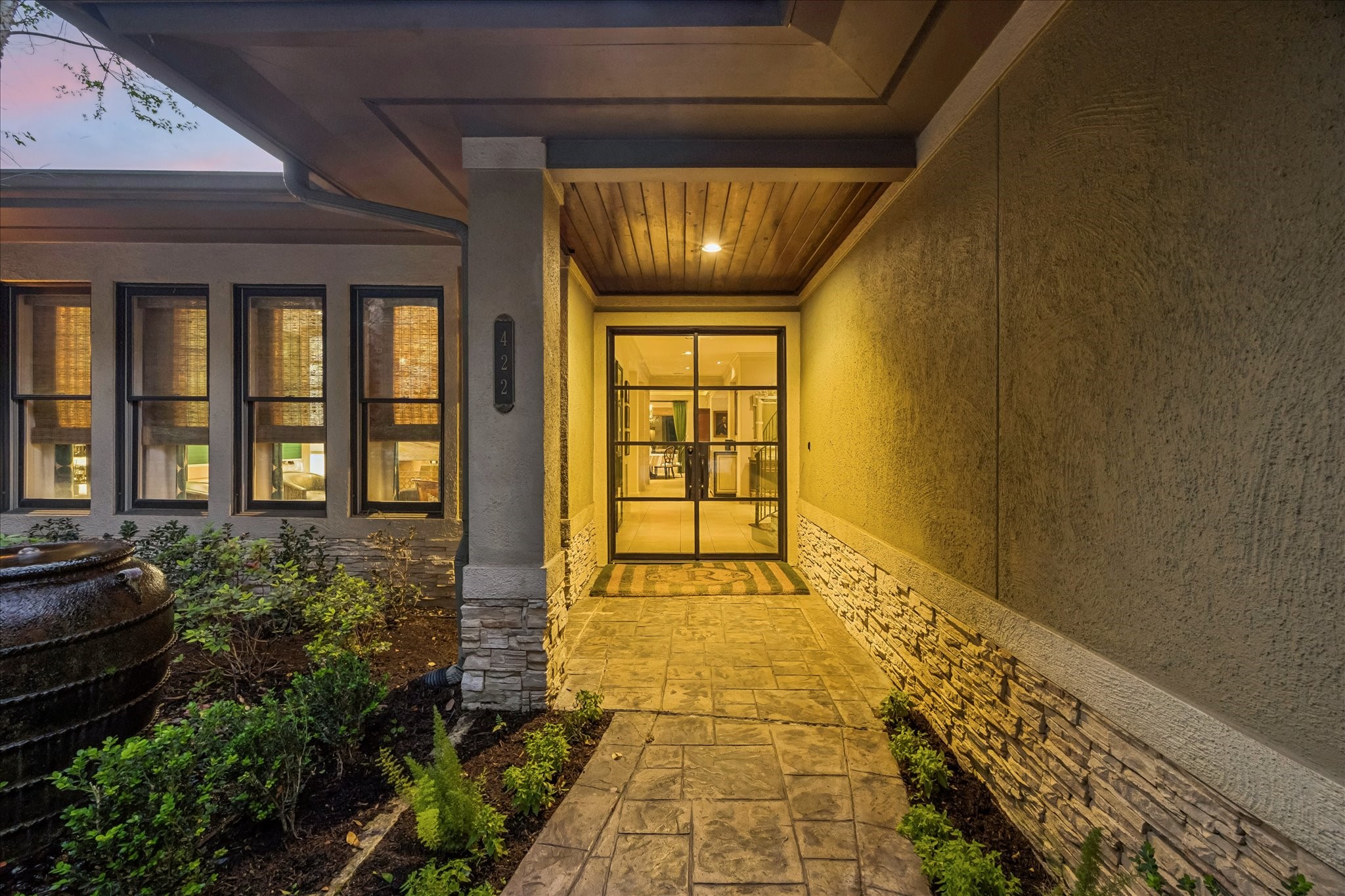 422 Pinewold Drive Houston, TX 77056 - Photo 2 of 49