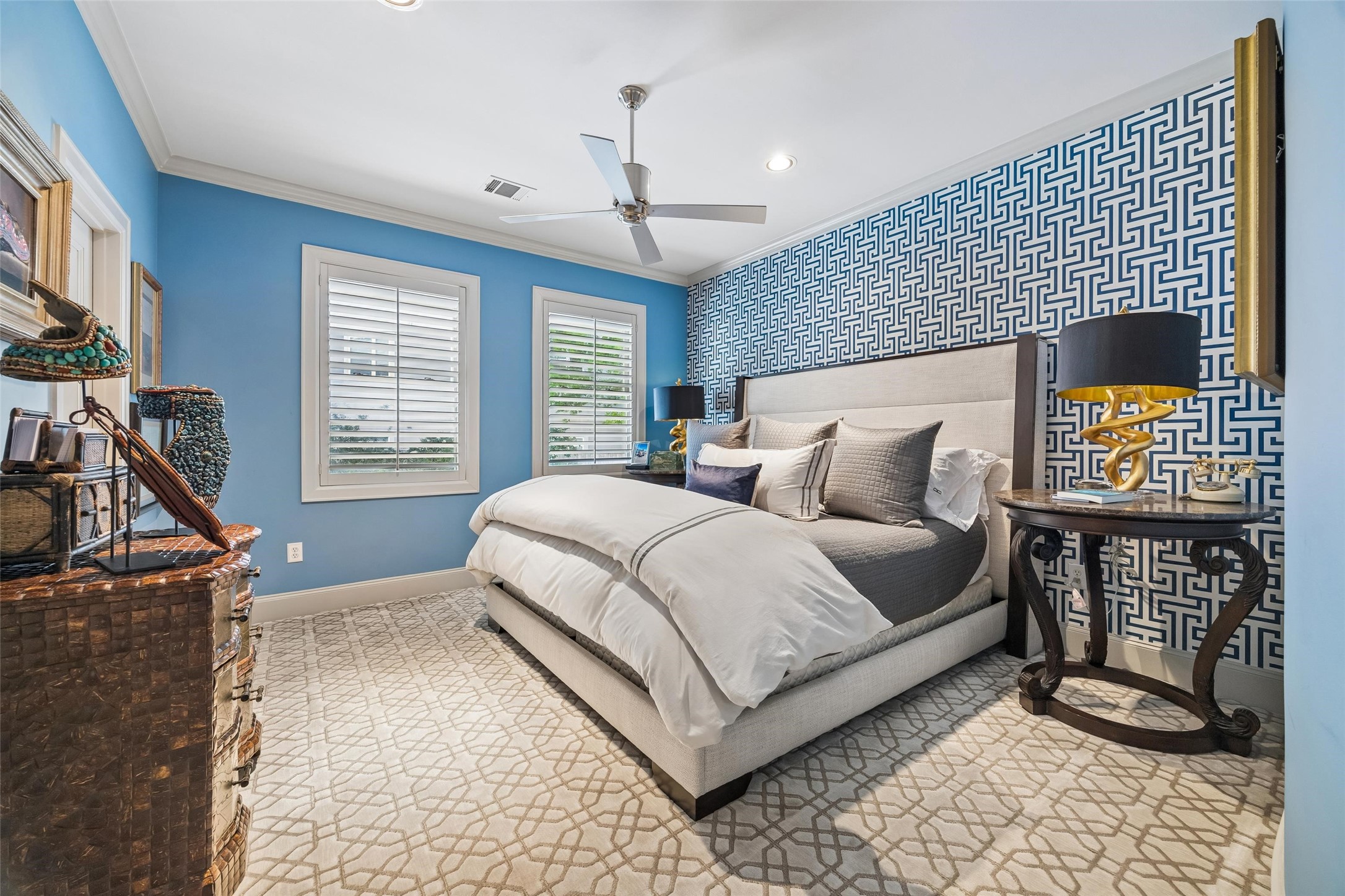 422 Pinewold Drive Houston, TX 77056 - Photo 33 of 49 a bedroom with a bed next to a window with outer view