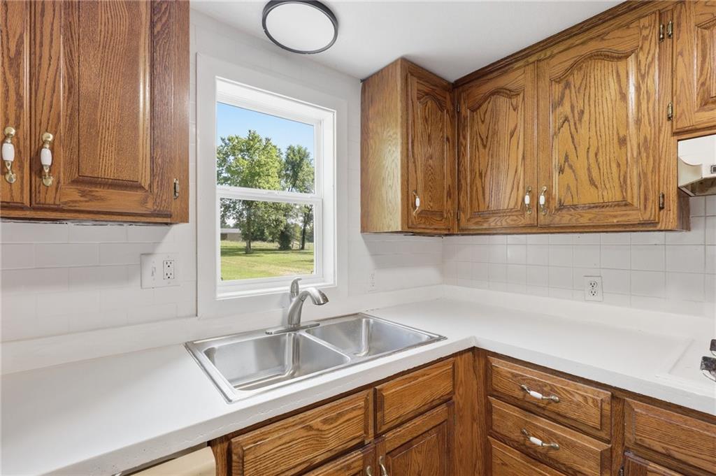 2278 Jayhawk Road Fort Scott, KS 66701 - Photo 10 of 29
