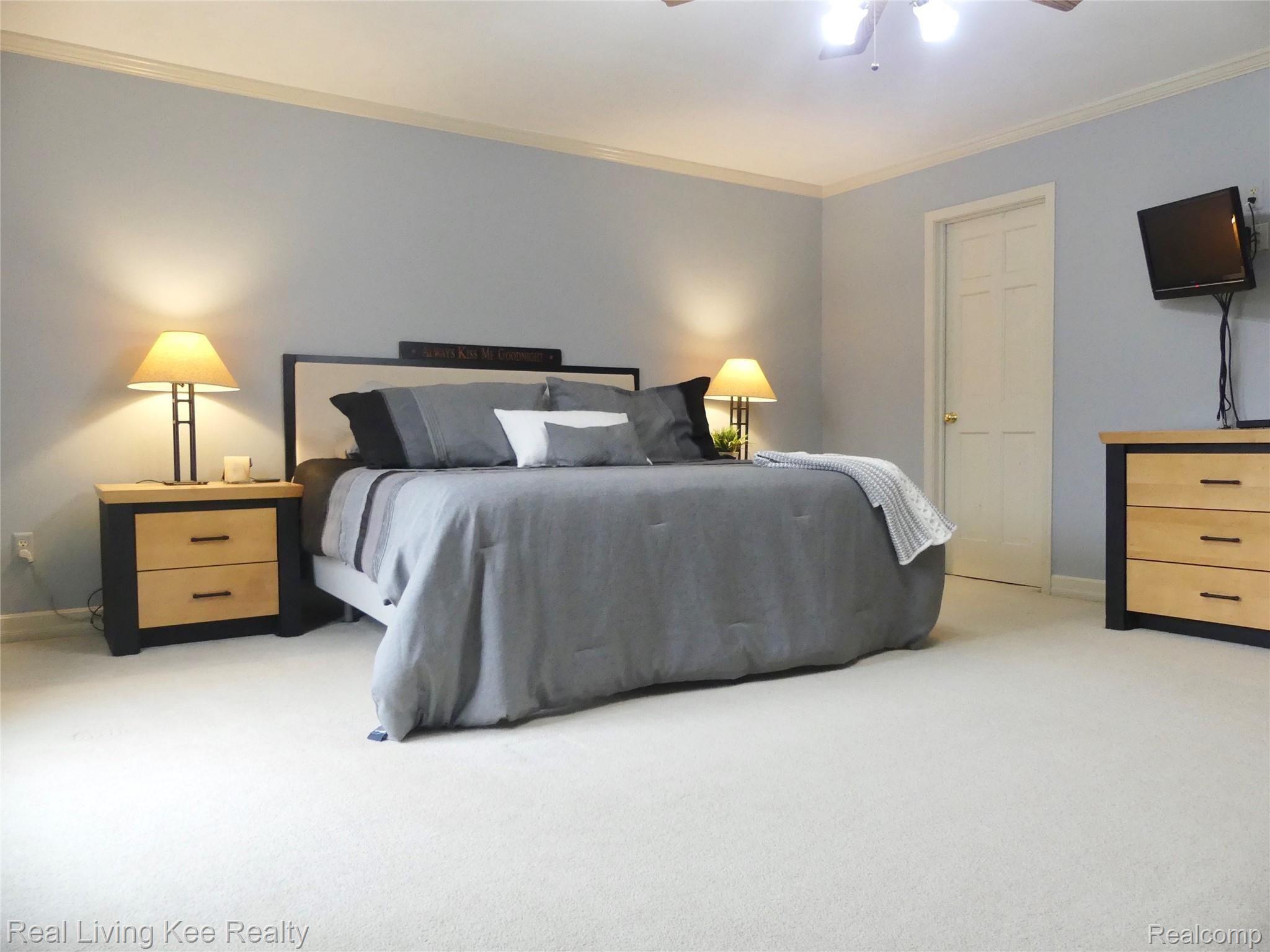 5164 Aintree Road Rochester, MI 48306 - Photo 24 of 47 Very spacious master suite with walk-in closet