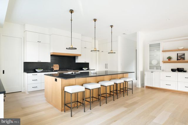 $10,000,000 | 3022 University Terrace Northwest, Washington, DC 20016