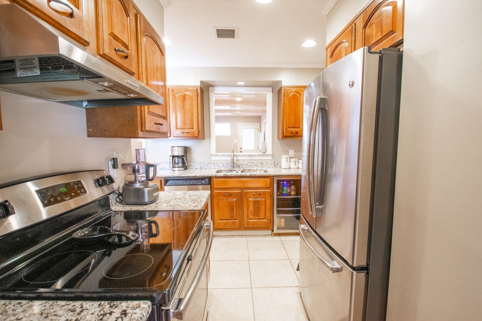 5006 New Castle Road Memphis, TN 38117 - Photo 6 of 20 a kitchen with a refrigerator and a stove