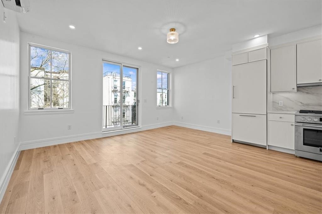 147 Luquer Street, Unit 3 Brooklyn, NY 11231 - Photo 4 of 17 Living room/ Dining room