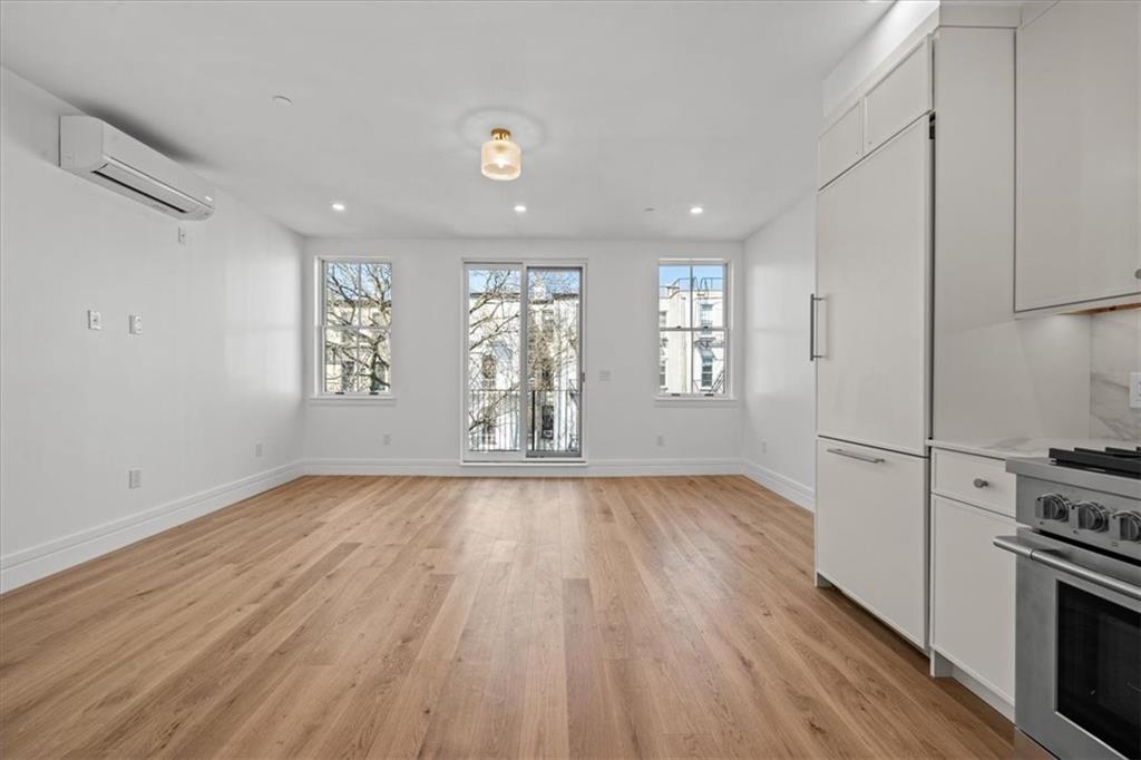 147 Luquer Street, Unit 3 Brooklyn, NY 11231 - Photo 6 of 17 Living room/ Dining room