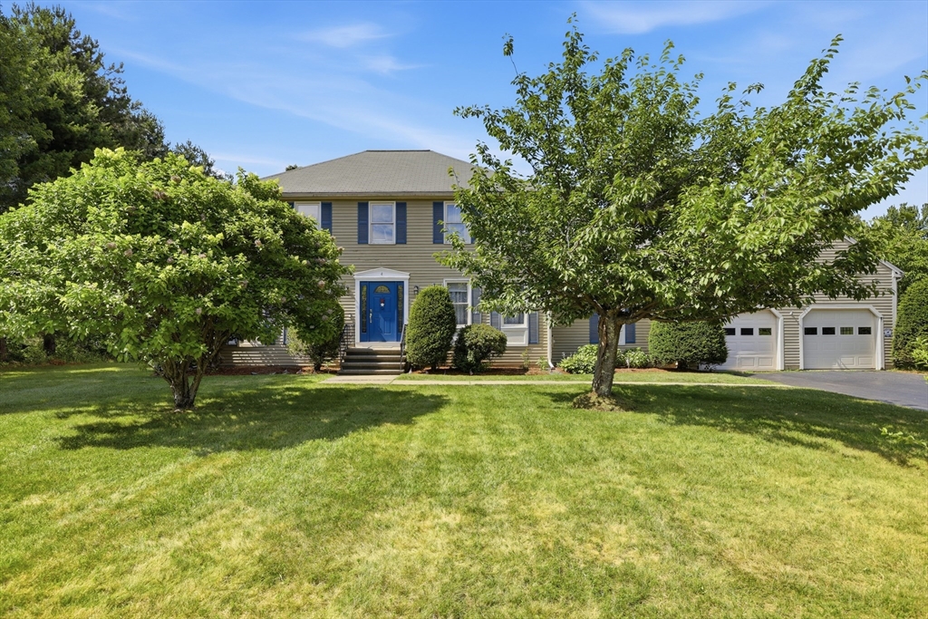 4 Oneida Place Hudson, MA 01749 - Photo 2 of 42