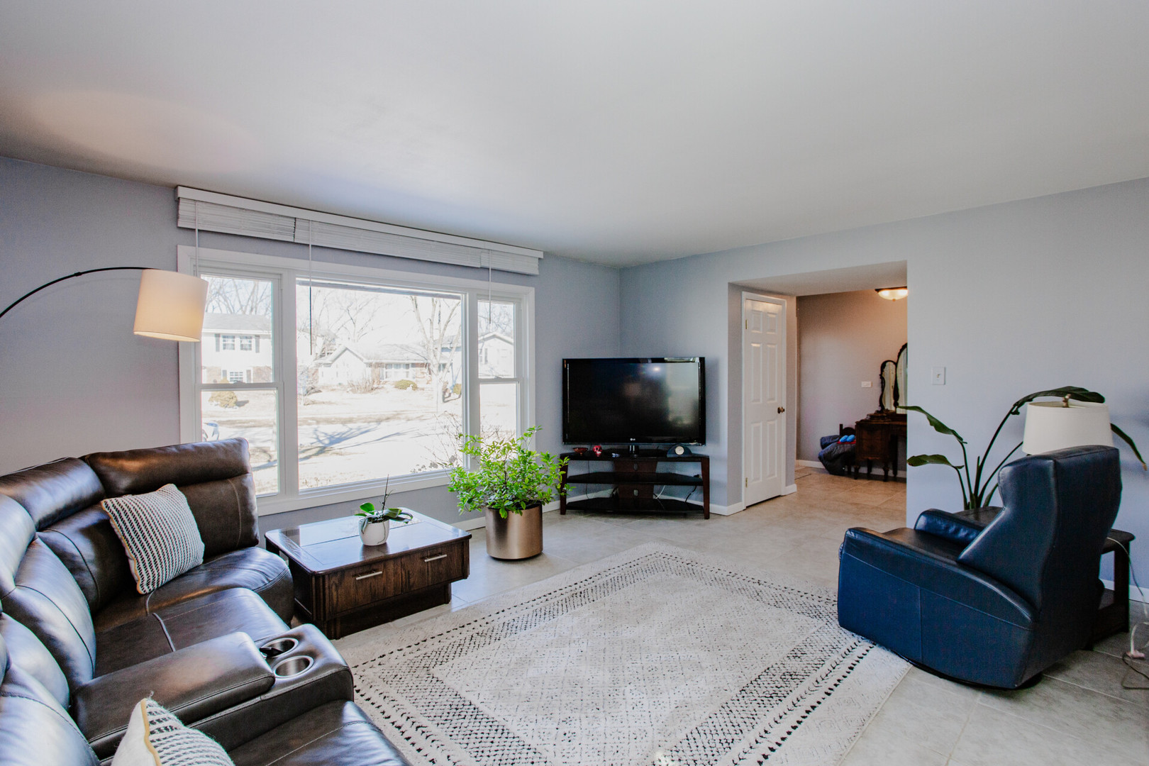 1095 Lancaster Court Hoffman Estates, IL 60169 - Photo 4 of 39