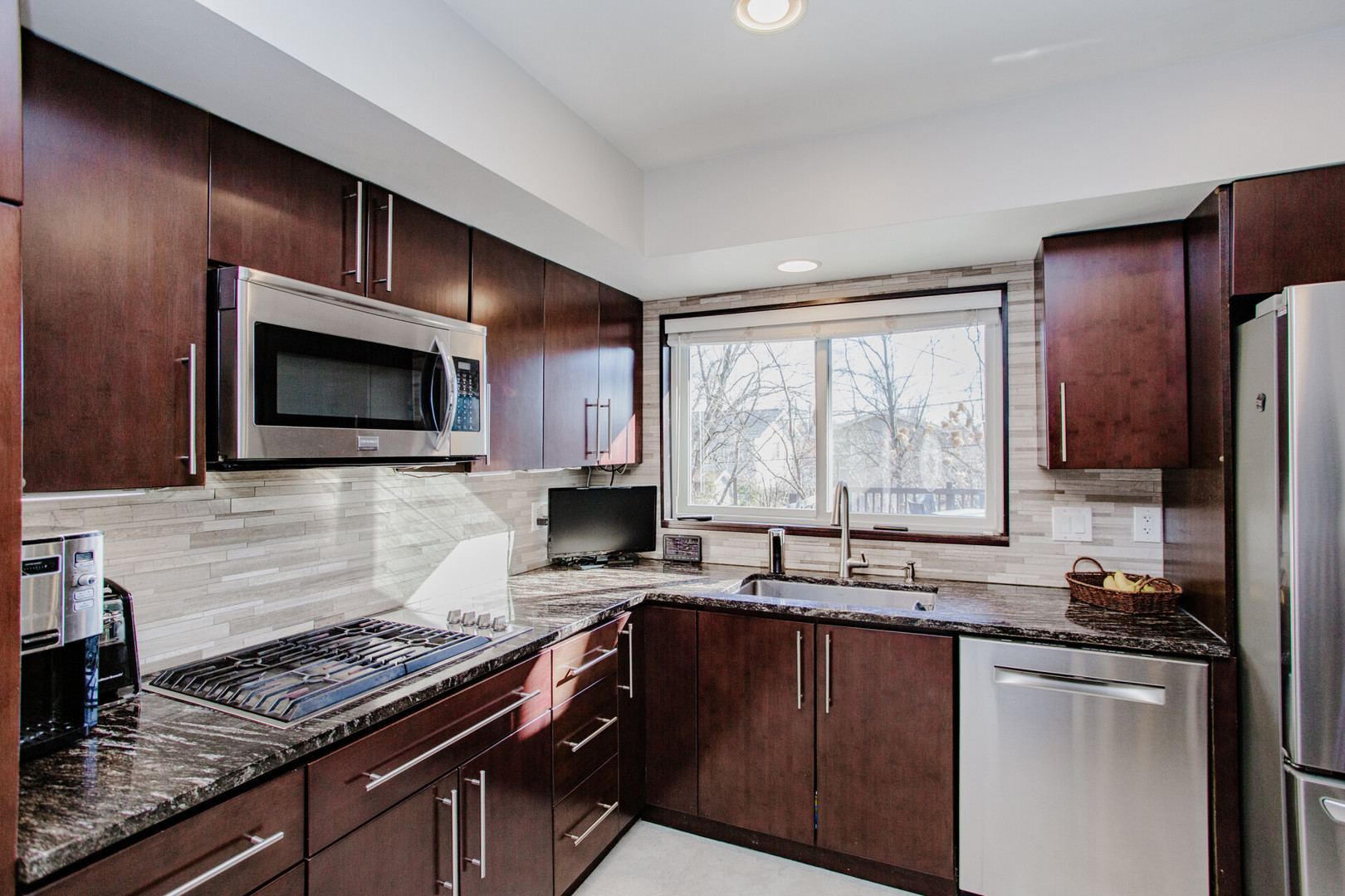 1095 Lancaster Court Hoffman Estates, IL 60169 - Photo 7 of 39