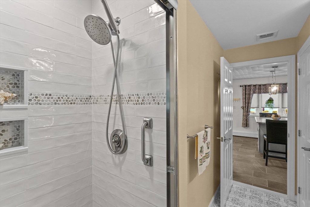 91 Maplewood Road Lynn, MA 01904 - Photo 13 of 42 Gallery Image 13