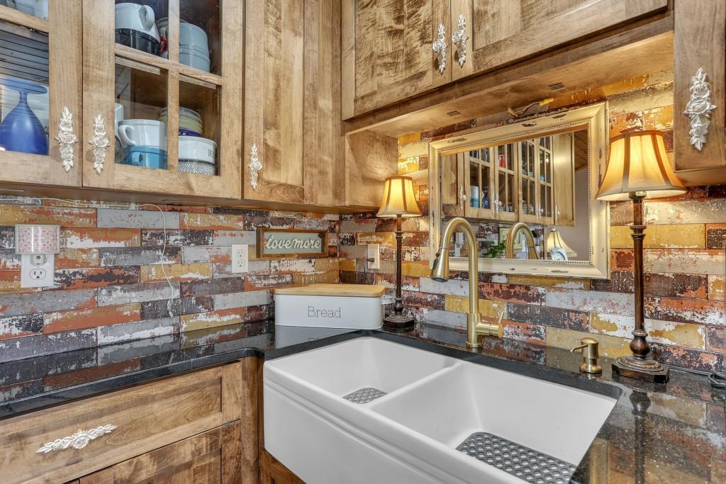 429 Red Oak Court Monroe, GA 30655 - Photo 12 of 40 a room with table and chairs