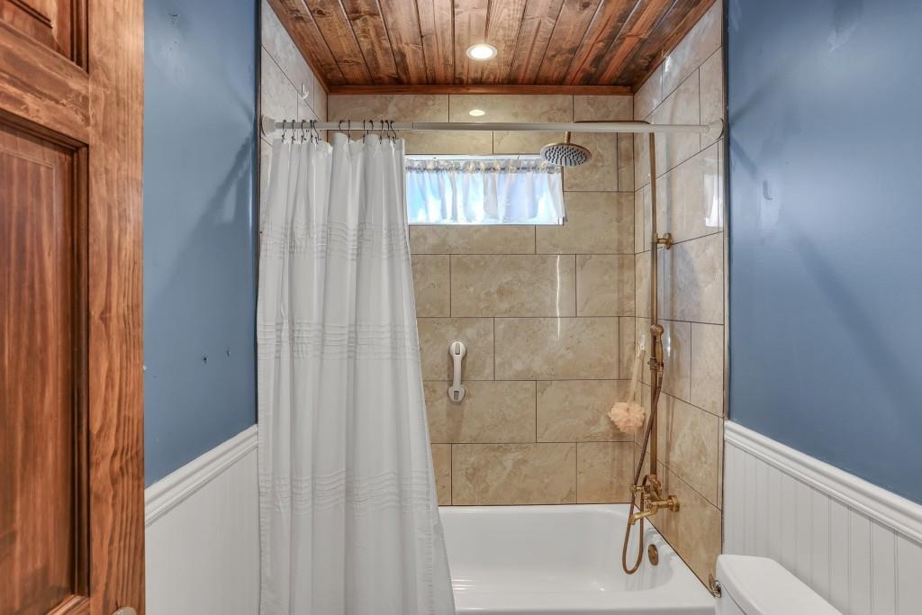 429 Red Oak Court Monroe, GA 30655 - Photo 23 of 40 a bathroom with a bathtub and shower