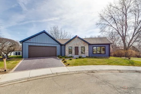$650,000 | 19 Marina Drive, Des Plaines, IL 60016