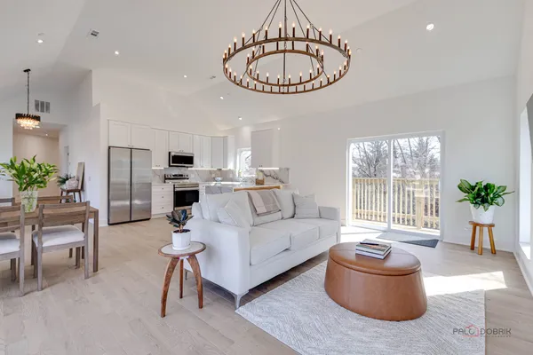 $650,000 | 19 Marina Drive, Des Plaines, IL 60016