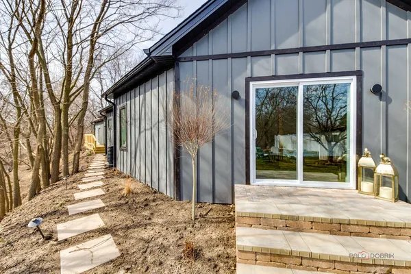 $650,000 | 19 Marina Drive, Des Plaines, IL 60016