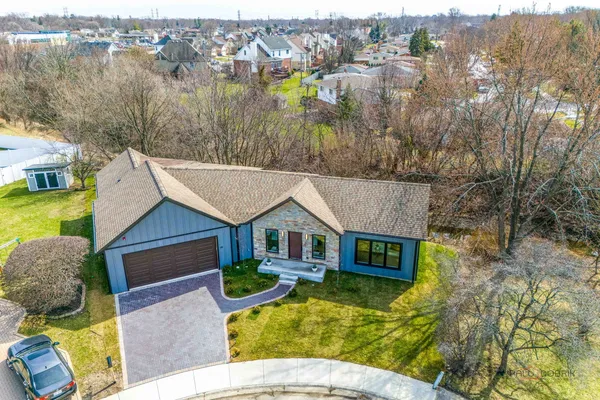 $650,000 | 19 Marina Drive, Des Plaines, IL 60016