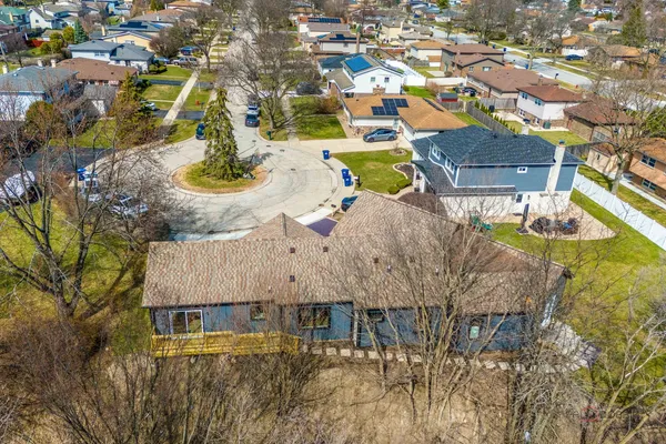 $650,000 | 19 Marina Drive, Des Plaines, IL 60016