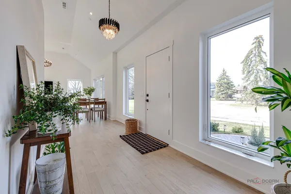 $650,000 | 19 Marina Drive, Des Plaines, IL 60016