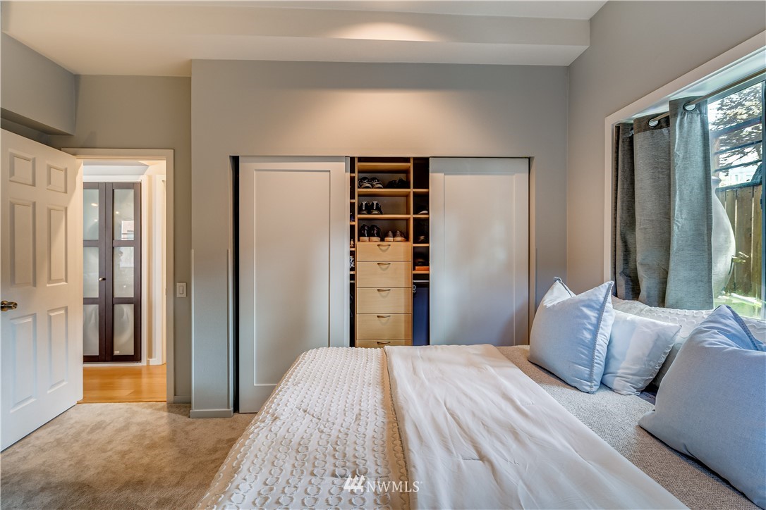 115 West Galer Street, Unit 101 Seattle, WA 98119 - Photo 9 of 23 a bedroom with a bed and a window