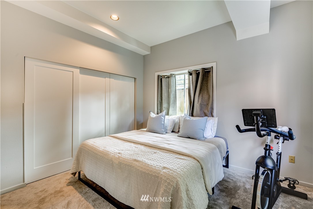 115 West Galer Street, Unit 101 Seattle, WA 98119 - Photo 10 of 23 a bedroom with a bed and a tv