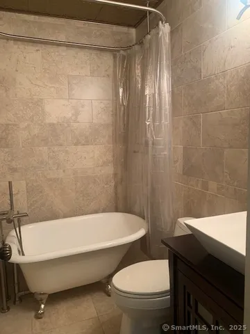 $2,850 | 27 Canterbury Lane, Unit 27, Avon, CT 06001