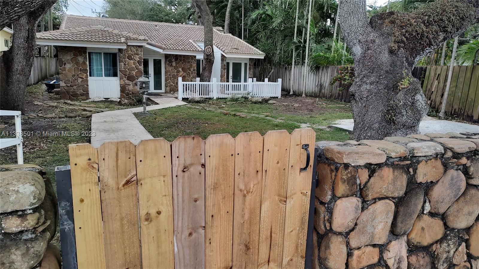 2124 North Park Road Hollywood, FL 33021 - Photo 14 of 43