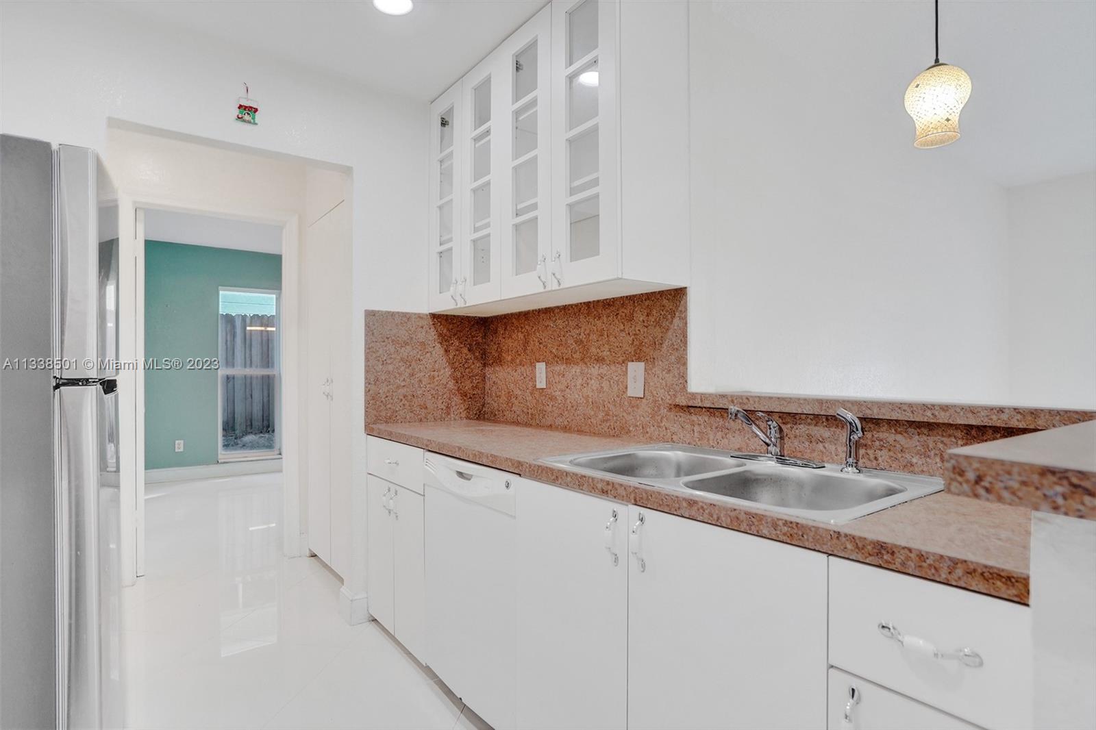 2124 North Park Road Hollywood, FL 33021 - Photo 16 of 43