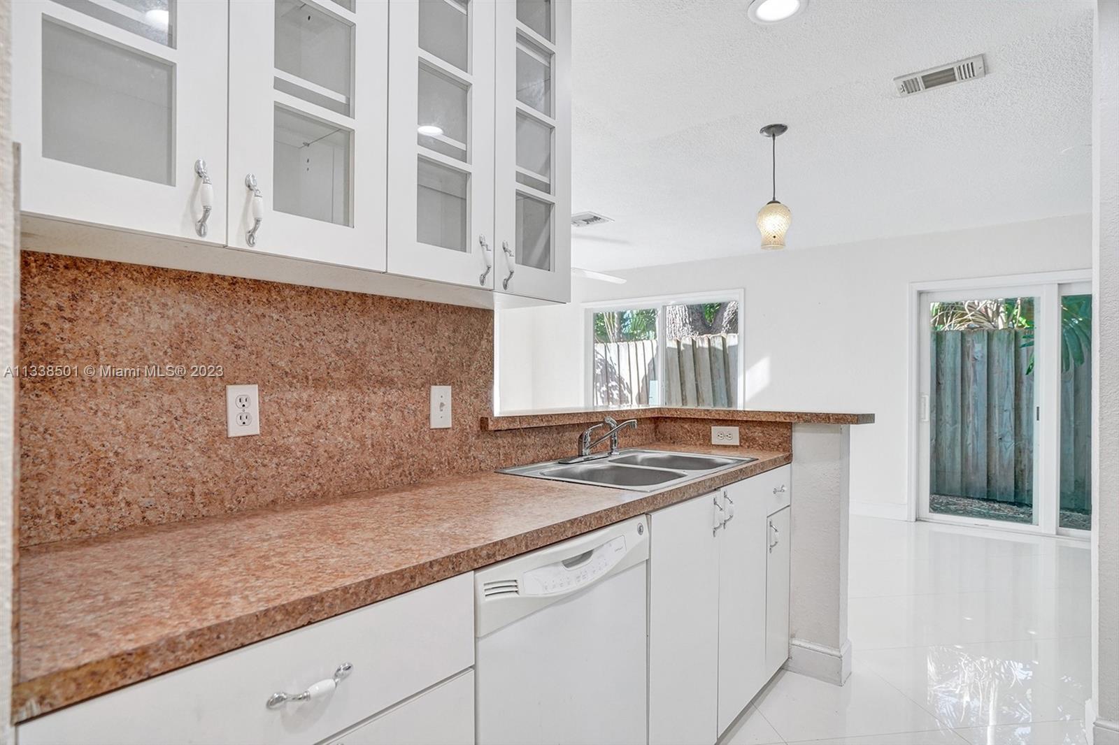 2124 North Park Road Hollywood, FL 33021 - Photo 6 of 43