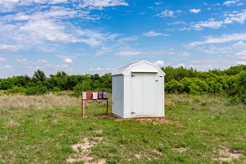1032 Braune Road Merkel, TX 79536 - Photo 30 of 36 a backyard of a house with table and chairs