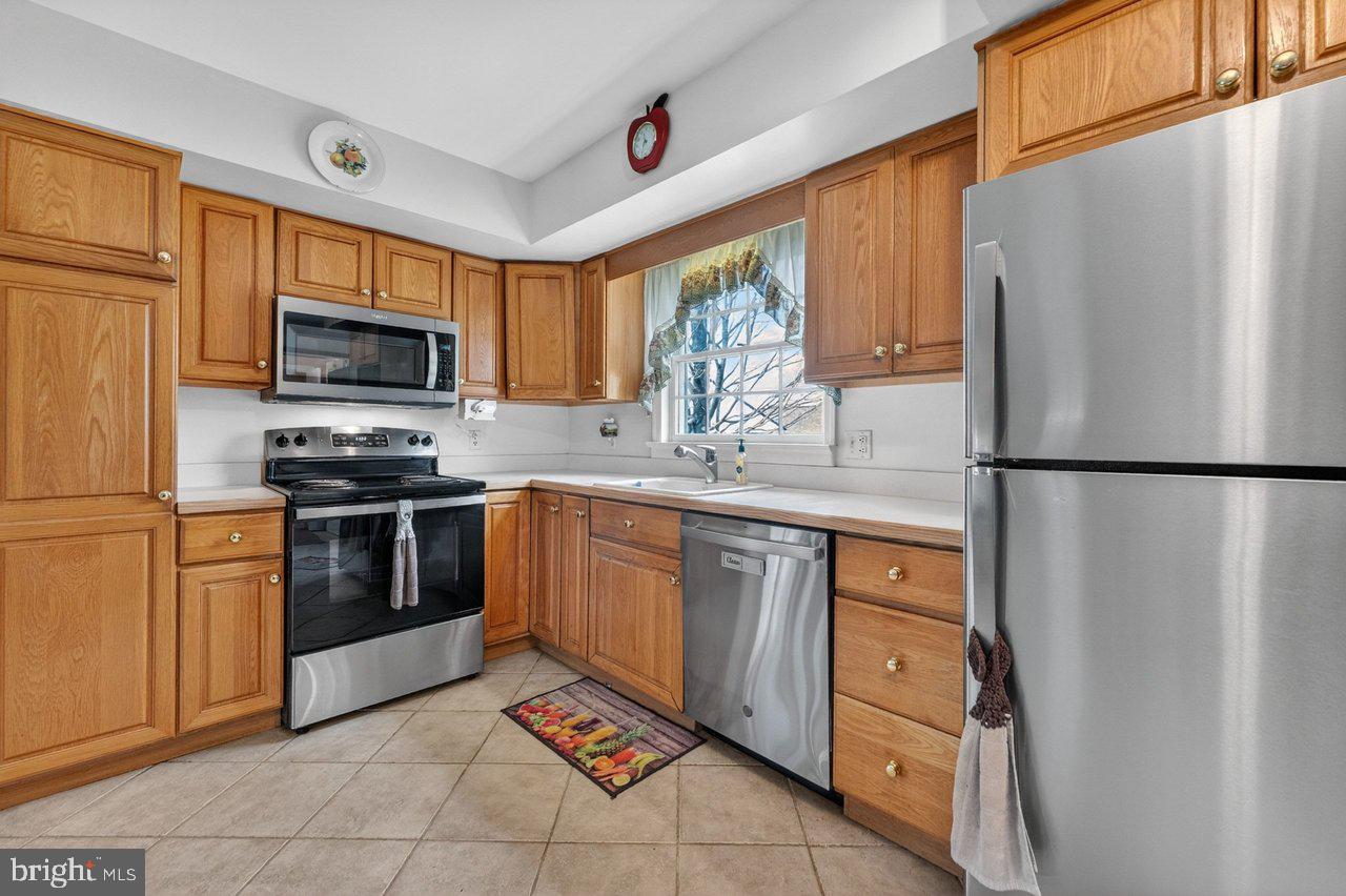 158 Chesterfield Georgetown Road Chesterfield, NJ 08515 - Photo 14 of 48 Bright and inviting kitchen space.