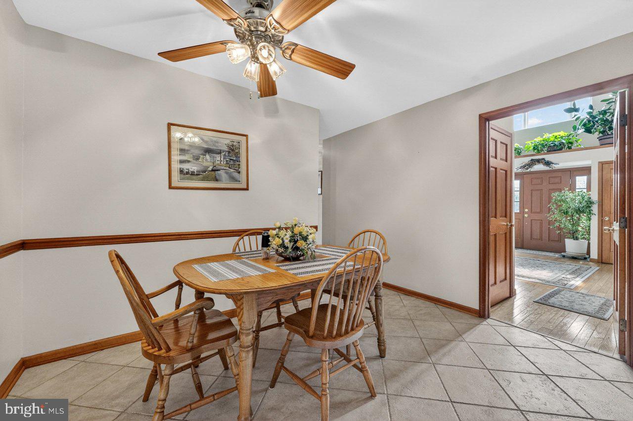 158 Chesterfield Georgetown Road Chesterfield, NJ 08515 - Photo 17 of 48 Spacious eat in kitchen.