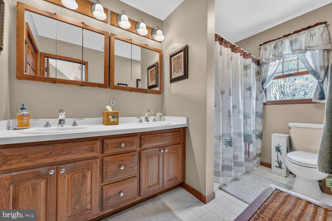 158 Chesterfield Georgetown Road Chesterfield, NJ 08515 - Photo 31 of 48 Master en suite bathroom