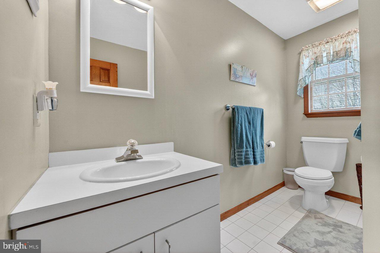 158 Chesterfield Georgetown Road Chesterfield, NJ 08515 - Photo 36 of 48 Full bathroom 2 on 2nd floor