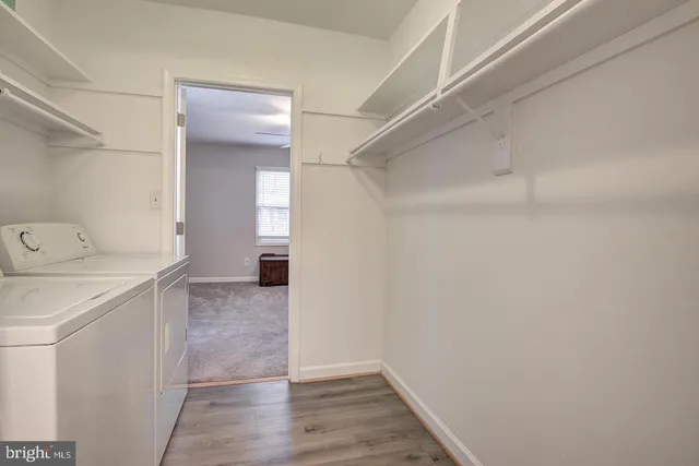 a view of utility room