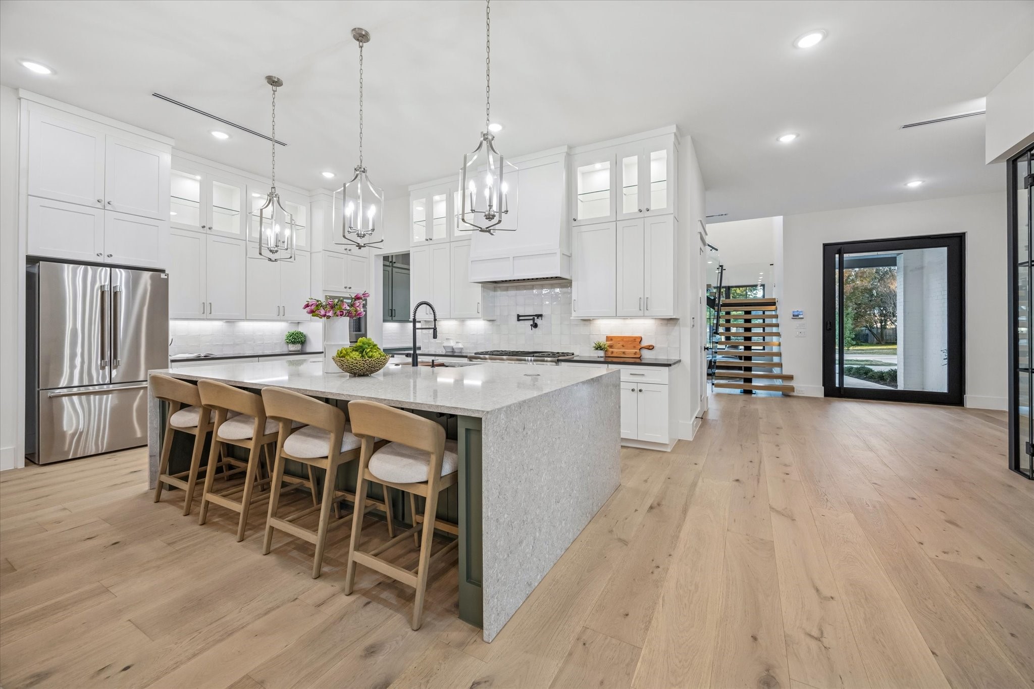 431 West 30th Street Houston, TX 77018 - Photo 3 of 36