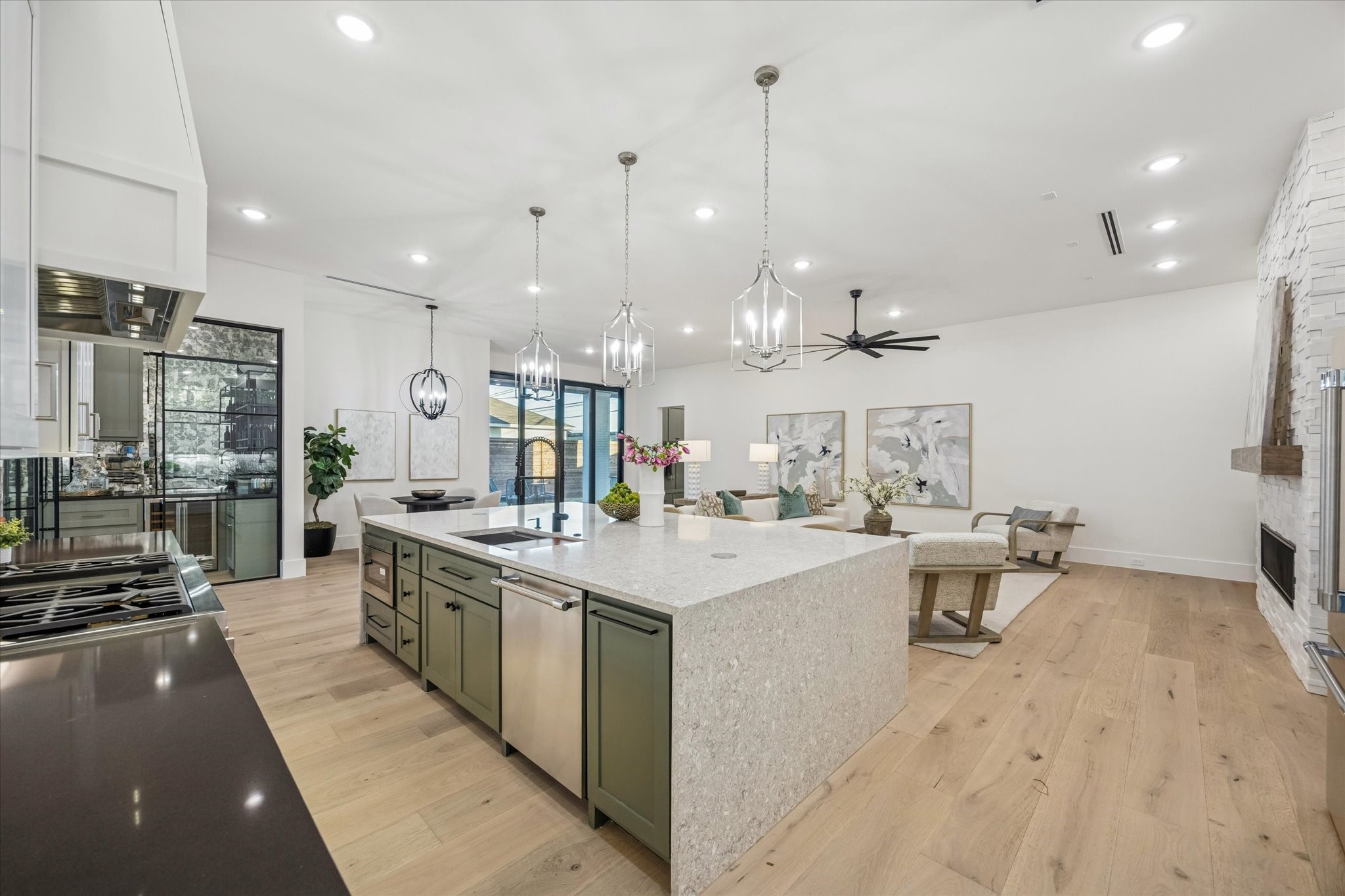 431 West 30th Street Houston, TX 77018 - Photo 7 of 36