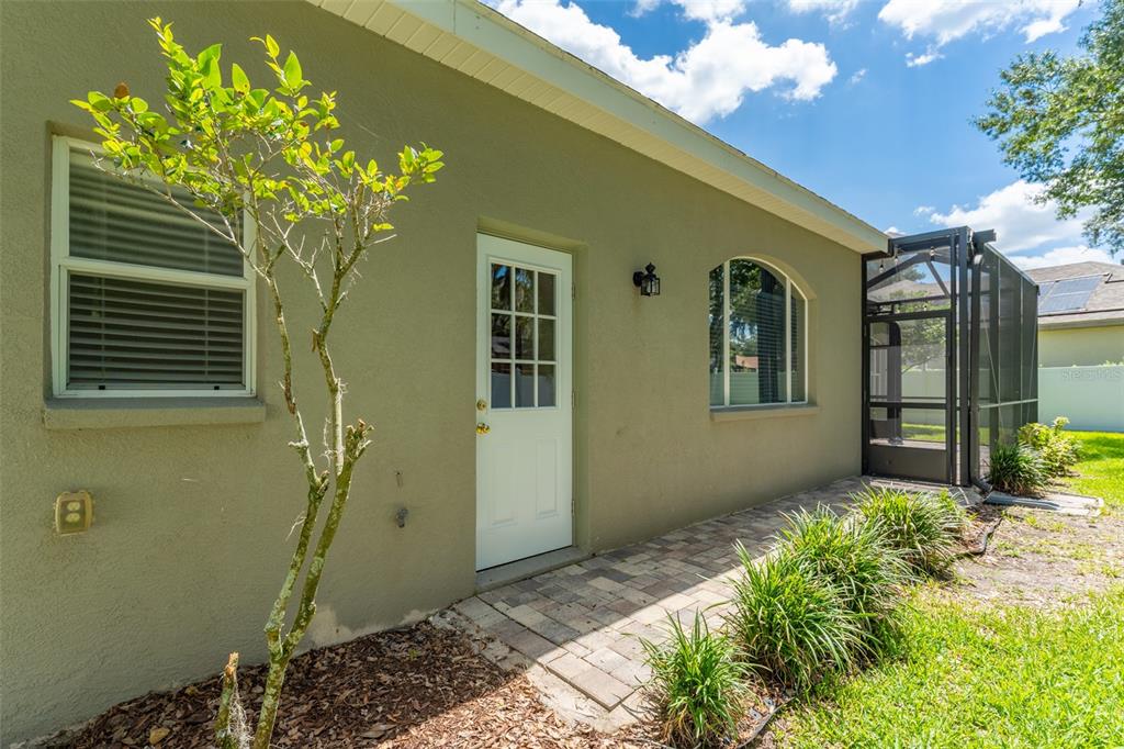 15211 Merlinglen Place Lithia, FL 33547 - Photo 7 of 34