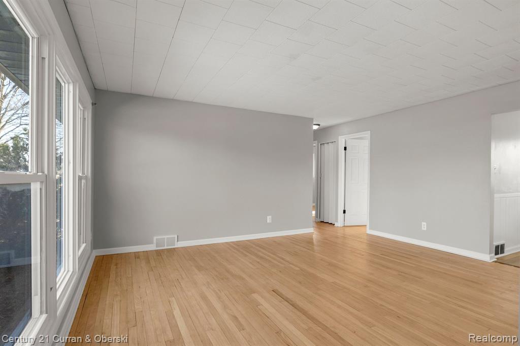 27007 Joy Road Dearborn Heights, MI 48127 - Photo 3 of 21
