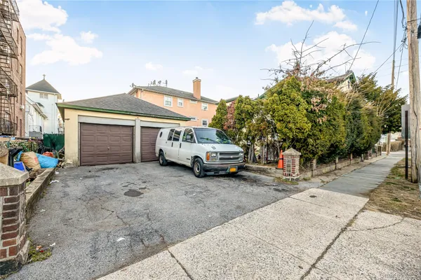 a view of a car park in front of house